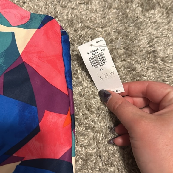 Old navy crop built in bra cami and matching shorts - Picture 2 of 3